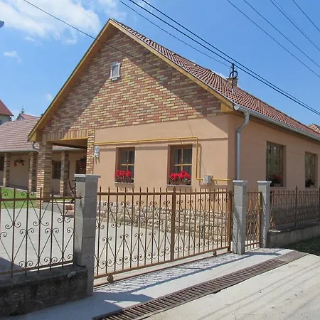Guest house Tavi Feszek Vendeghaz Bank (Nograd)