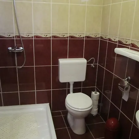 Tavi Feszek Vendeghaz Penzion