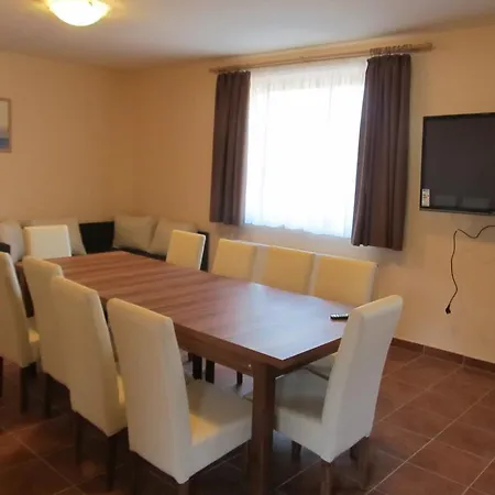 Guest house Tavi Feszek Vendeghaz