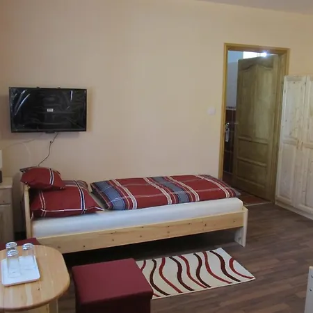 Tavi Feszek Vendeghaz Guest house